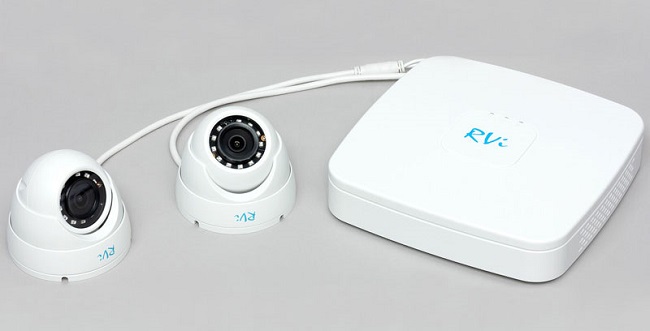 Видеорегистратор RVi 1NR04120-P с IP-камерами